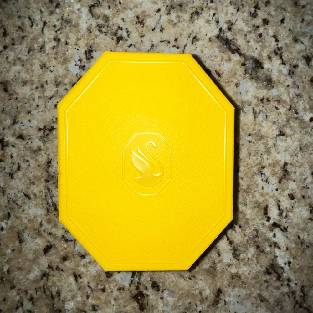 Swarovski Lucent Emerald Green Crystal Hoop Earrings - Picture 5 of 5